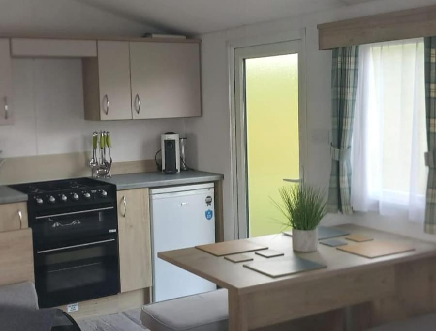 Sea Breeze, Modern, Cosy Holiday Home Haverigg Luaran gambar