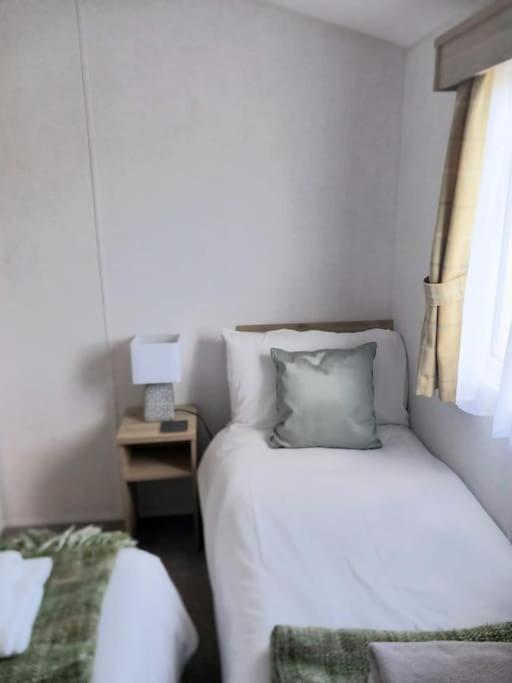 Sea Breeze, Modern, Cosy Holiday Home Haverigg Luaran gambar