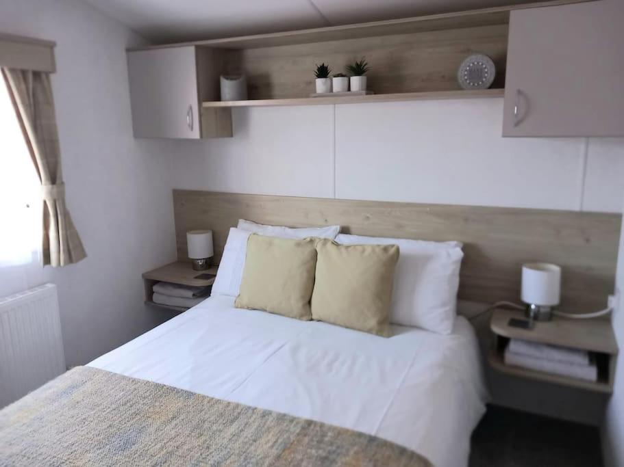Sea Breeze, Modern, Cosy Holiday Home Haverigg Luaran gambar